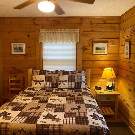 Misty Creek Log Cabins マギー・バレー エクステリア 写真