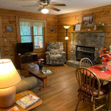 Misty Creek Log Cabins マギー・バレー エクステリア 写真