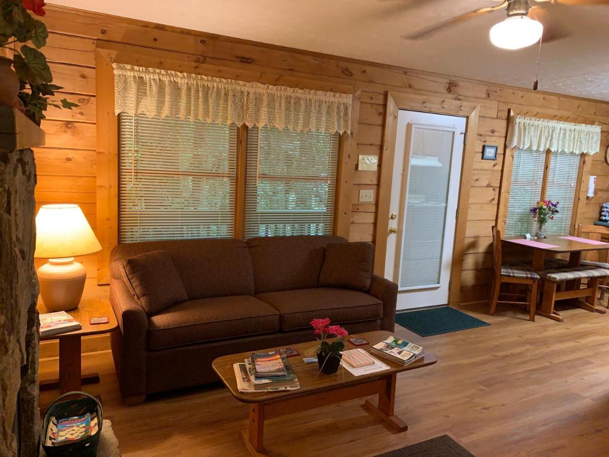 Misty Creek Log Cabins マギー・バレー エクステリア 写真